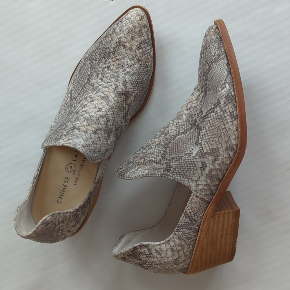 Chinese Laundry Snakeskin Print Western Heeled Booties 7 Gray Silver Metallic